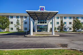 Motel 6 Whitby, ON - Toronto East