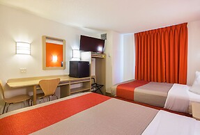 Motel 6 Whitby, ON - Toronto East
