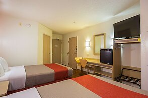 Motel 6 Whitby, ON - Toronto East