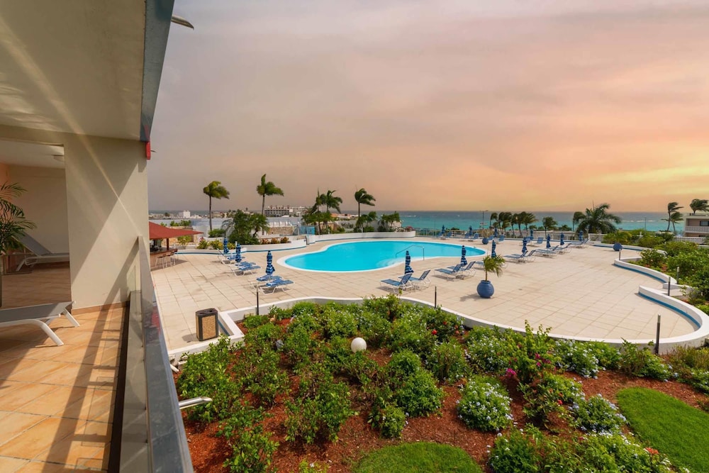 Royal Islander Resort La Terrasse