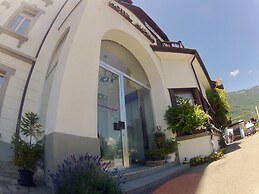 Alpina Hotel
