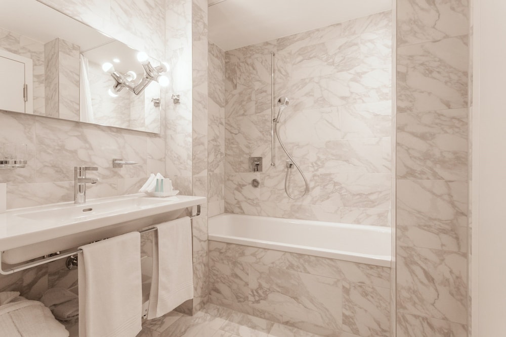 EMA House Hotel Suites