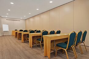 Ramada by Wyndham Valencia Almussafes