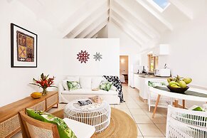 Motu Beachfront Art Villas