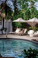 Motu Beachfront Art Villas