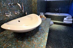 Ostraco Suites
