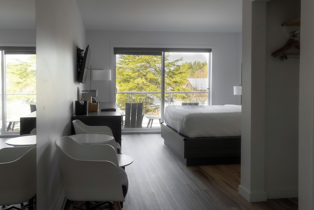 Tofino Resort & Marina