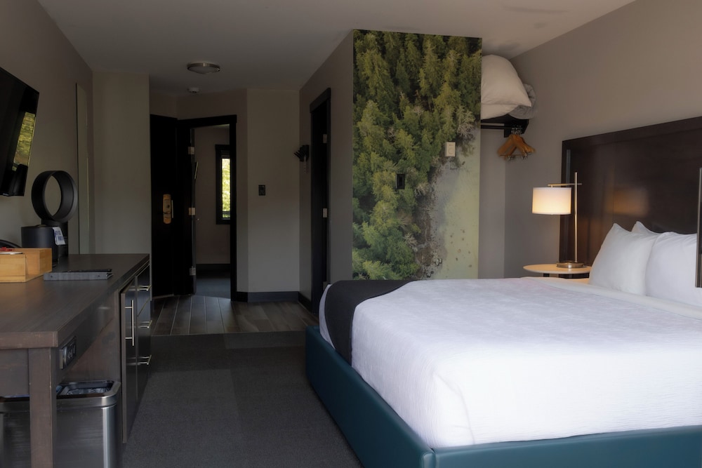 Tofino Resort & Marina