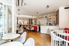 HotelHome Paris 16