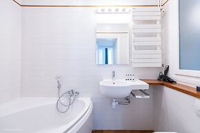 HotelHome Paris 16