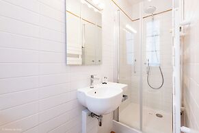 HotelHome Paris 16