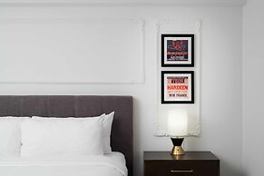 Pantages Hotel Downtown Toronto