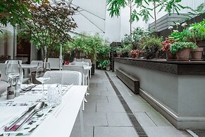 Hotel Q