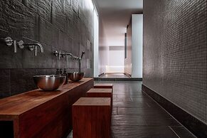 Hotel Q
