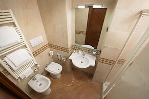 Lancaster Hotel