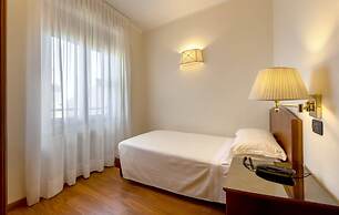 Lancaster Hotel