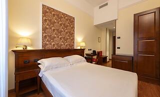 Lancaster Hotel