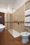 Lancaster Hotel