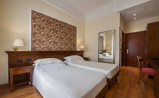 Lancaster Hotel