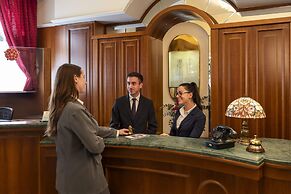 Lancaster Hotel