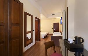 Lancaster Hotel