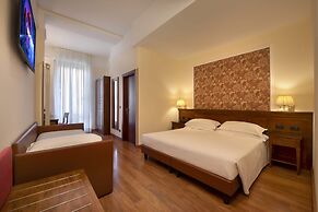 Lancaster Hotel