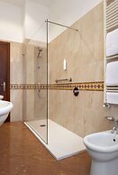 Lancaster Hotel