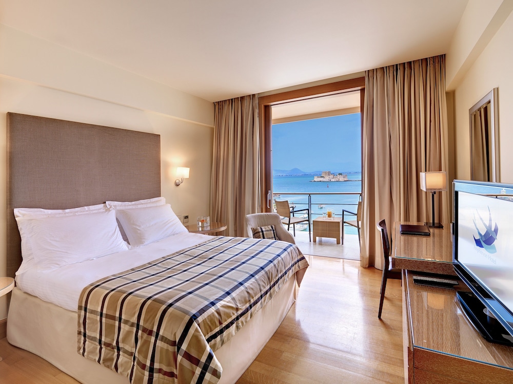 Amphitryon Hotel
