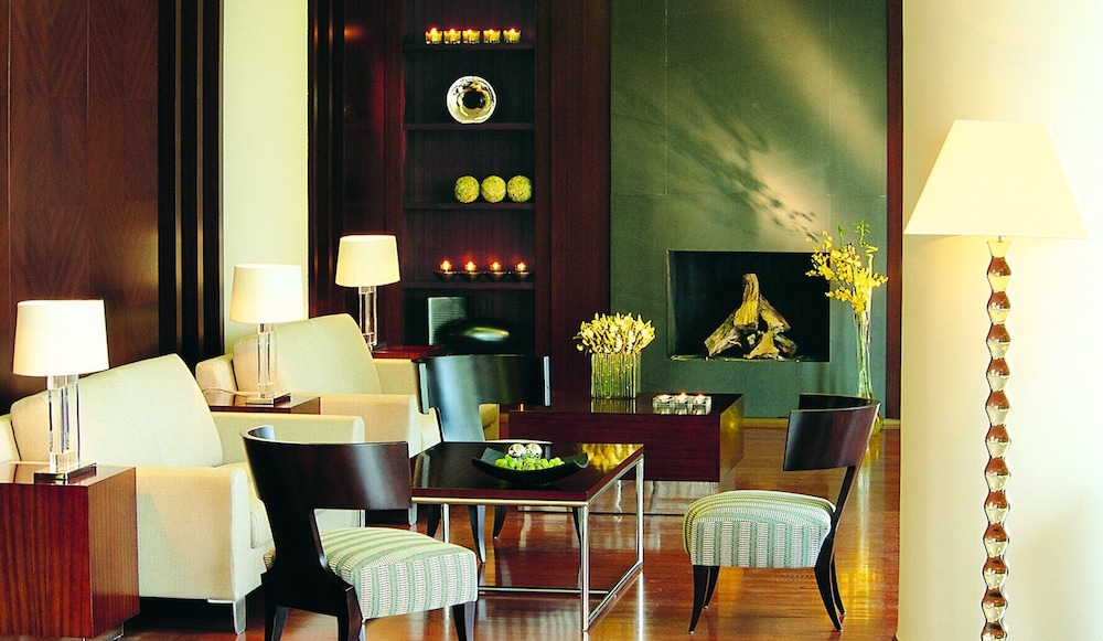 Amphitryon Hotel