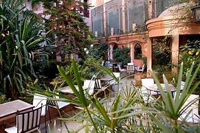 Hotel Nassim