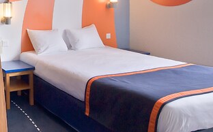 Explorers Hotel