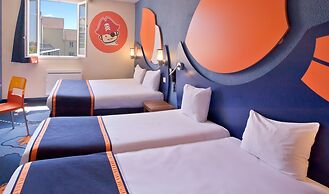 Explorers Hotel