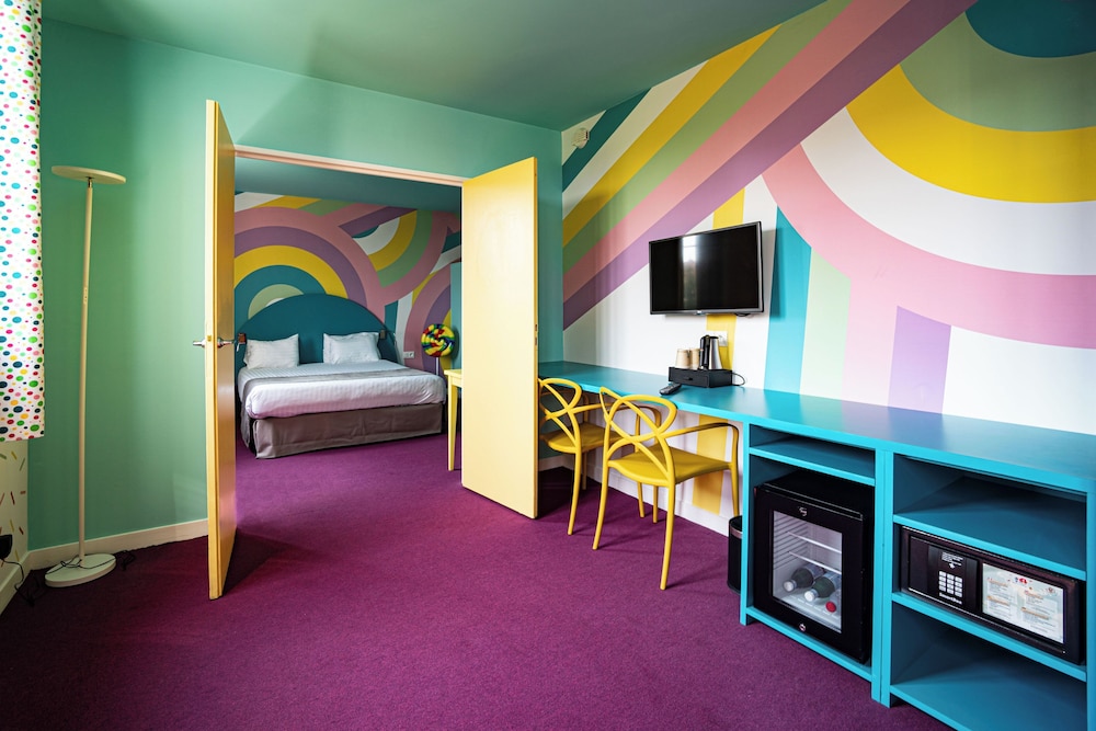 Explorers Hotel