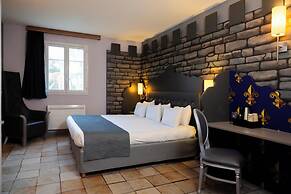 Explorers Hotel