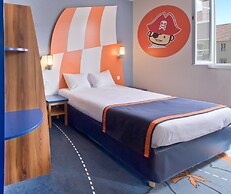 Explorers Hotel