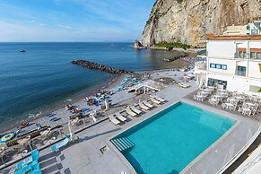 Alimuri Bay Resort
