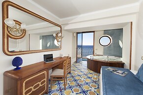 Alimuri Bay Resort