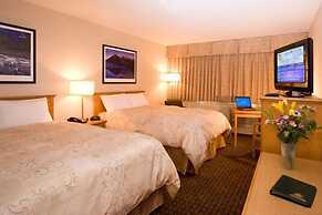 Woodlands Inn & Suites