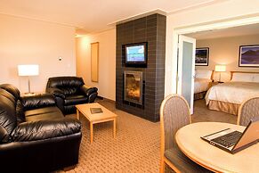 Woodlands Inn & Suites
