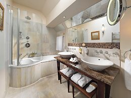 Mamaison Le Regina Boutique Hotel