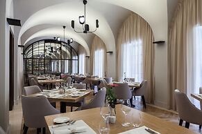 Mamaison Le Regina Boutique Hotel