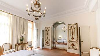 Opera Hotel