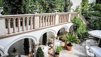 Opera Hotel