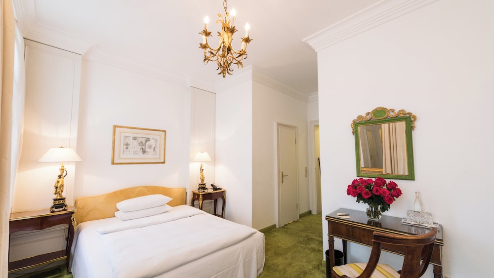 Opera Hotel