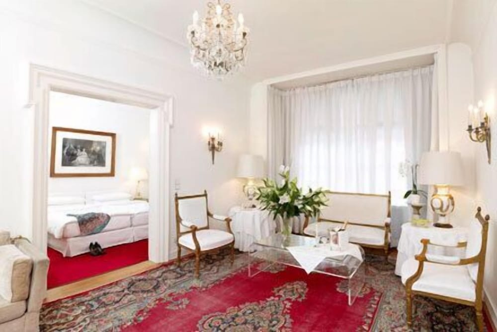 Opera Hotel