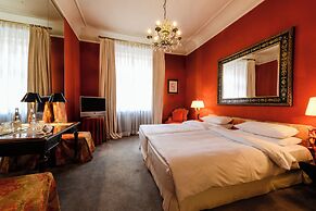 Opera Hotel