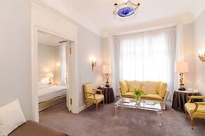 Opera Hotel