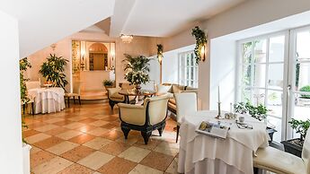 Opera Hotel