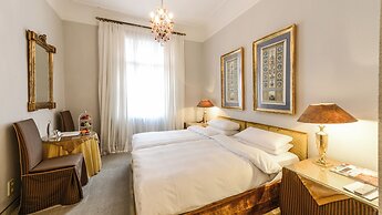 Opera Hotel