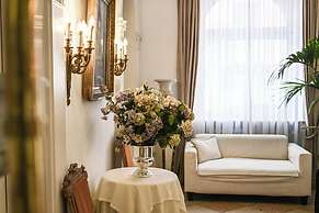 Opera Hotel